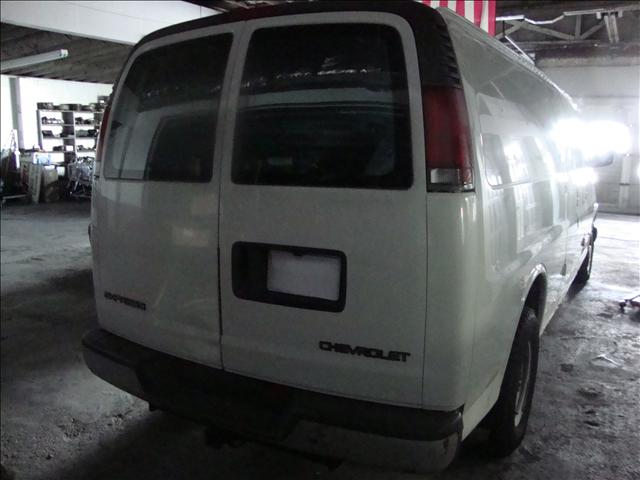 Chevrolet Express 2000 photo 2