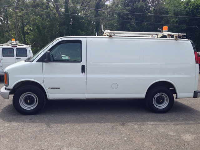 Chevrolet Express 2000 photo 2