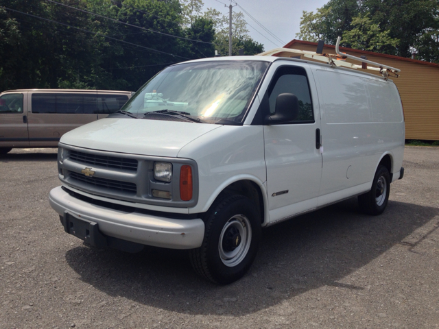 Chevrolet Express 2000 photo 3