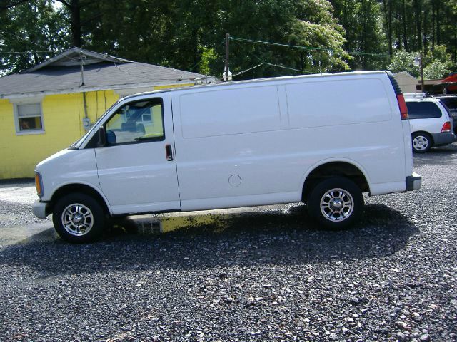 Chevrolet Express 2000 photo 2