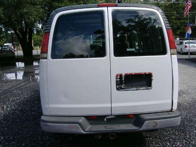 Chevrolet Express 2000 photo 3