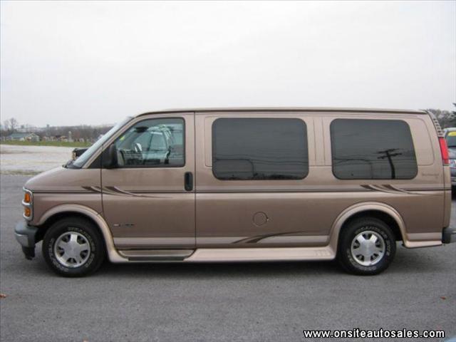 Chevrolet Express 2000 photo 1