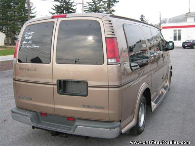 Chevrolet Express 2000 photo 2