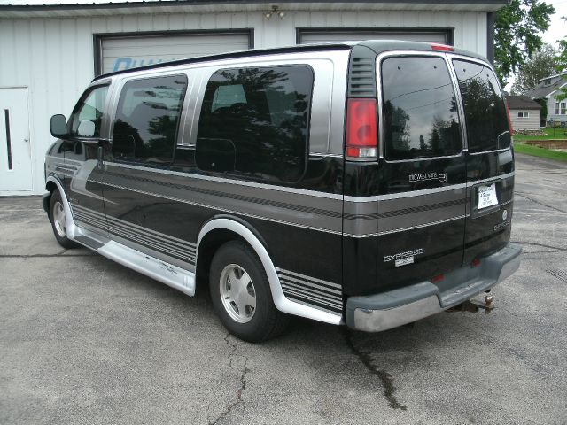 Chevrolet Express 2000 photo 4