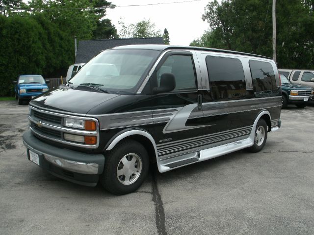 Chevrolet Express 2000 photo 9