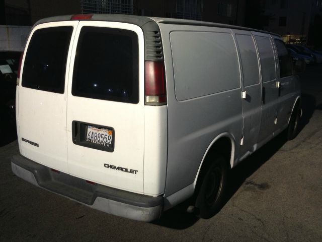 Chevrolet Express 2000 photo 9