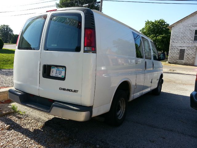 Chevrolet Express 2000 photo 1