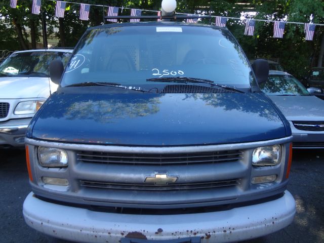 Chevrolet Express 2000 photo 1