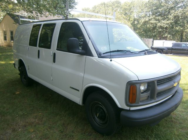 Chevrolet Express 2000 photo 1