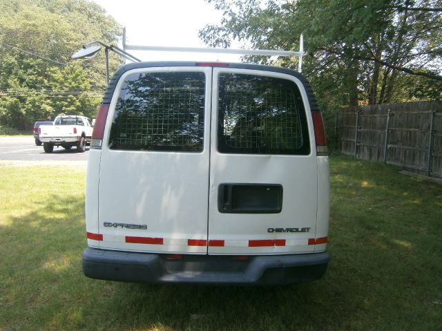 Chevrolet Express 2000 photo 2