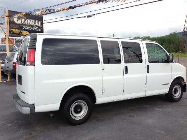 Chevrolet Express 2000 photo 3