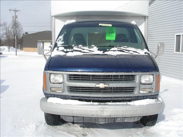 Chevrolet Express 2000 photo 1