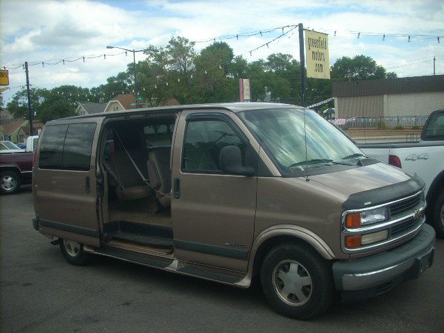 Chevrolet Express 2000 photo 1