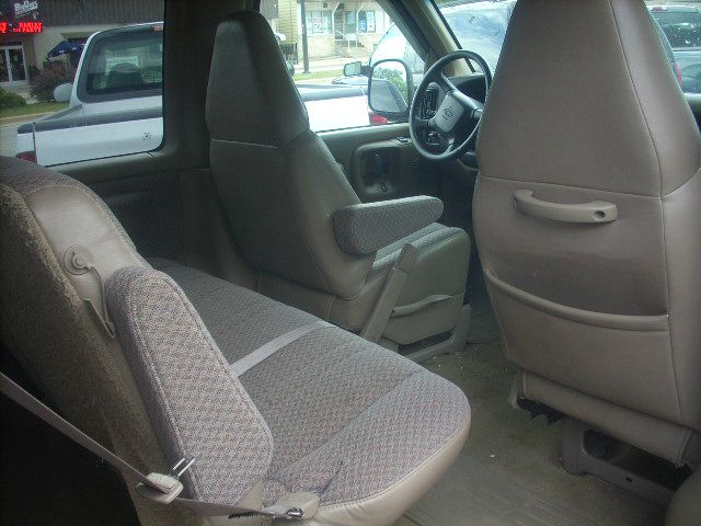 Chevrolet Express 2000 photo 4