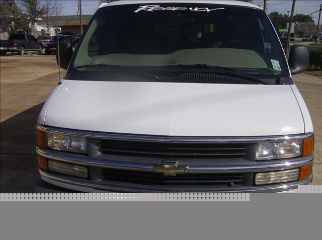 Chevrolet Express 2000 photo 1