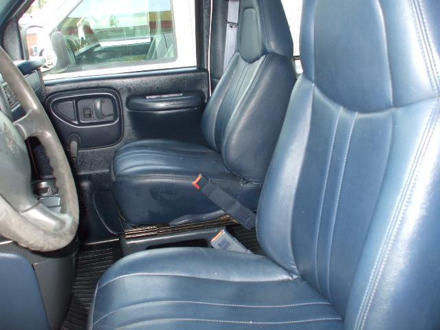 Chevrolet Express 2000 photo 2