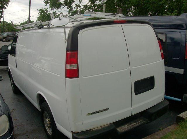 Chevrolet Express 2000 photo 1