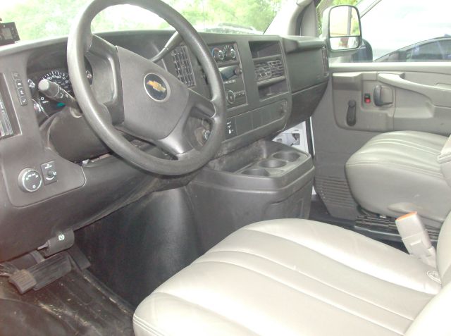 Chevrolet Express 2000 photo 2