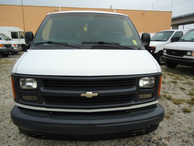 Chevrolet Express 2000 photo 1