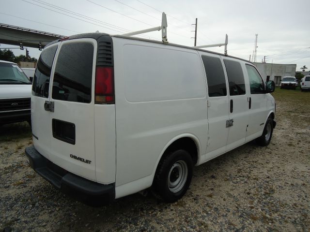 Chevrolet Express 2000 photo 2