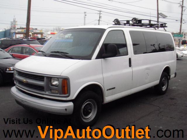 Chevrolet Express SE - Convertible Sharp Passenger Van