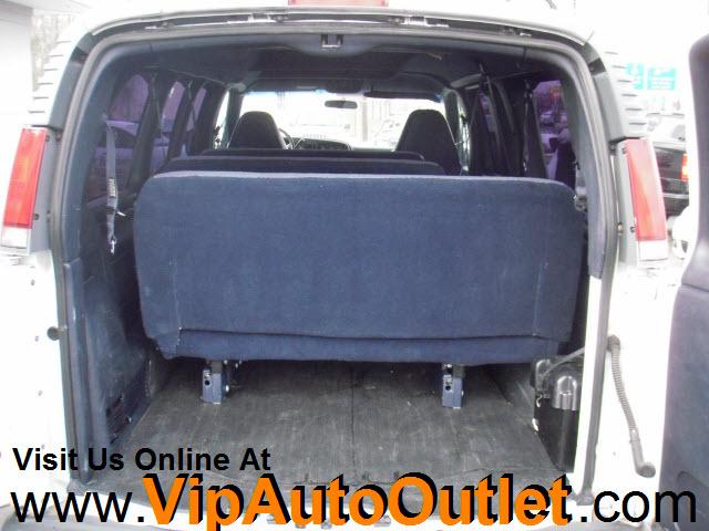 Chevrolet Express 2000 photo 4