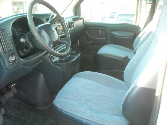 Chevrolet Express 2000 photo 1