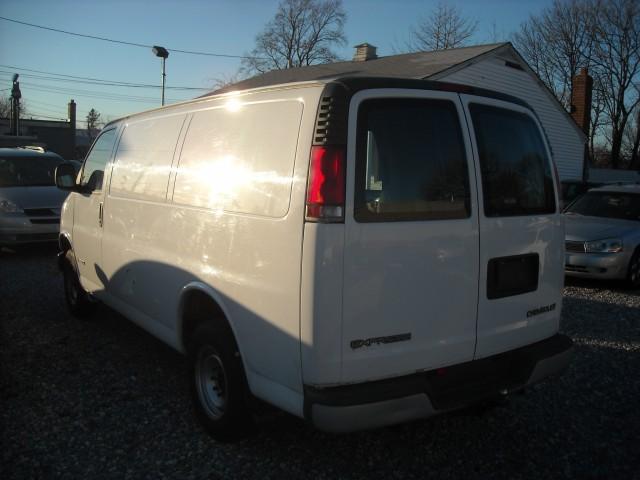 Chevrolet Express 2000 photo 2