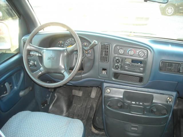 Chevrolet Express 2000 photo 3