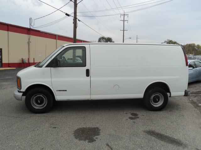 Chevrolet Express 2000 photo 1