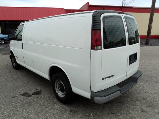 Chevrolet Express 2000 photo 2