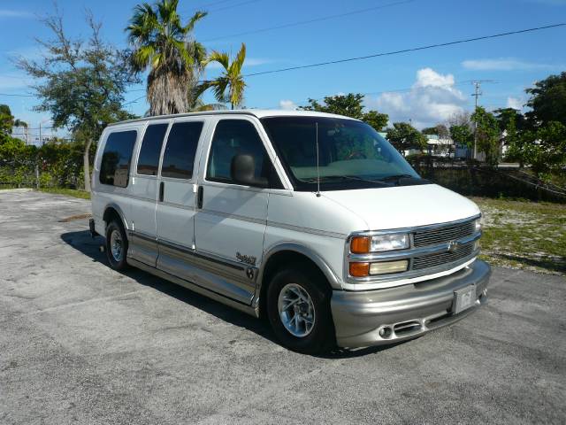 Chevrolet Express 2000 photo 3