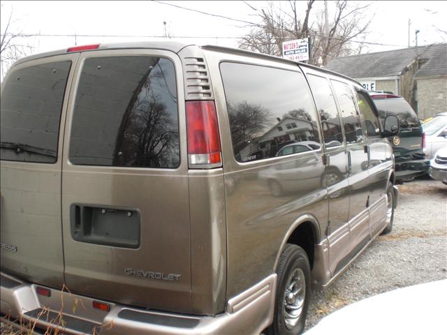 Chevrolet Express 2000 photo 3