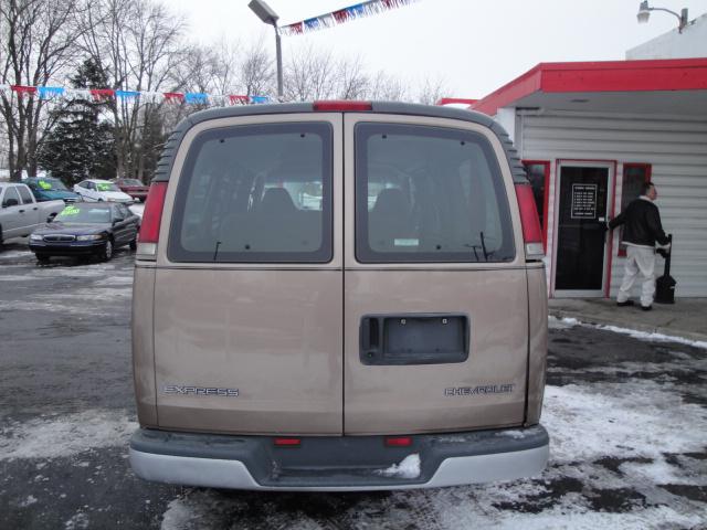 Chevrolet Express 2000 photo 2