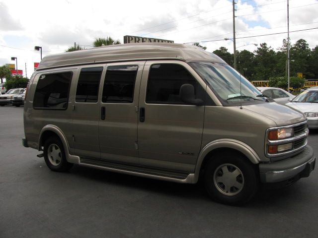 Chevrolet Express 2000 photo 1