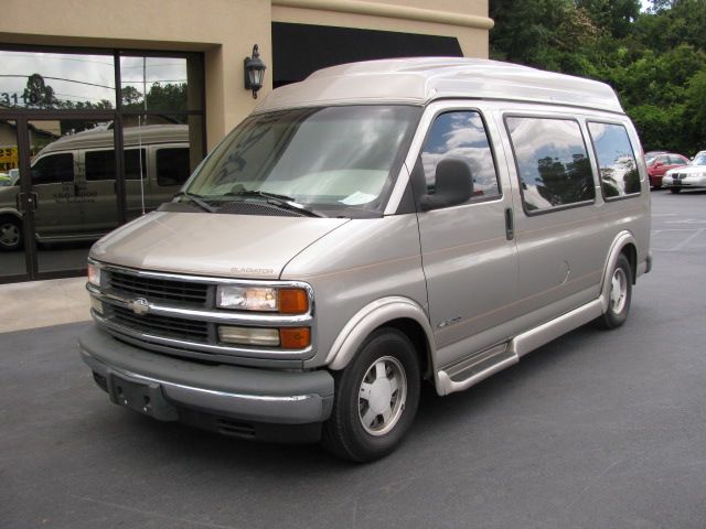 Chevrolet Express 2000 photo 3