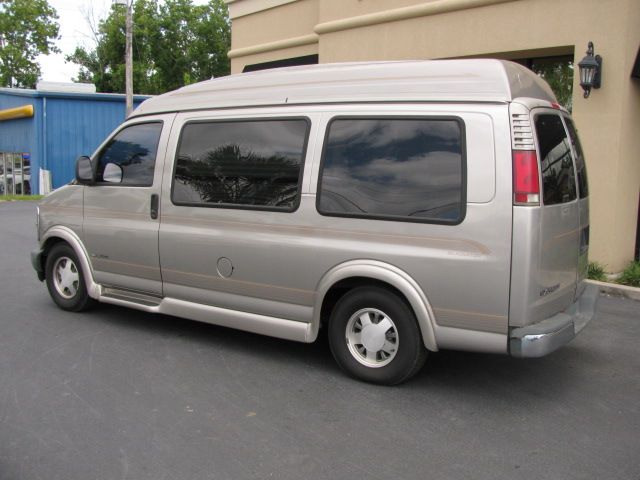 Chevrolet Express 2000 photo 4