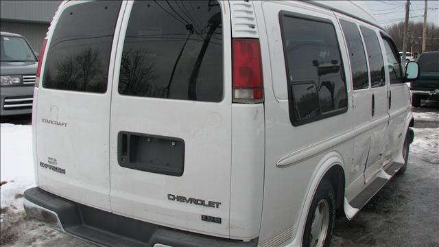 Chevrolet Express 2000 photo 1