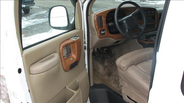 Chevrolet Express 2000 photo 3