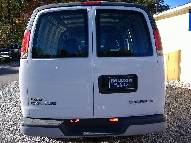 Chevrolet Express 2000 photo 3