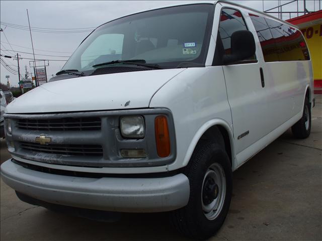 Chevrolet Express 2000 photo 1