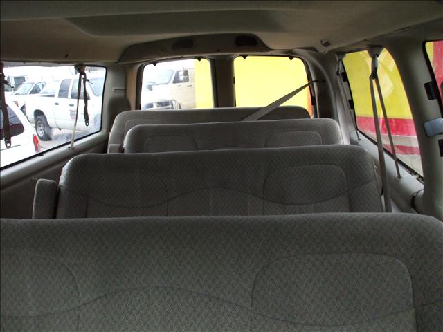 Chevrolet Express 2000 photo 3