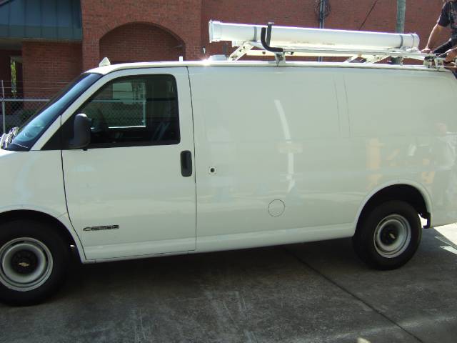 Chevrolet Express 2000 photo 1