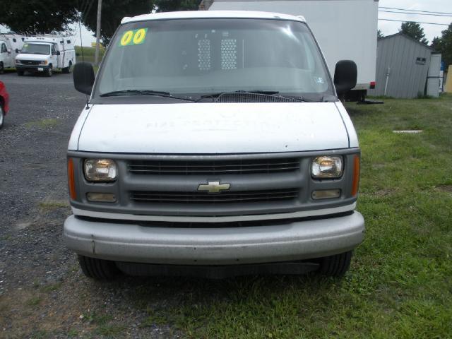 Chevrolet Express 2000 photo 1