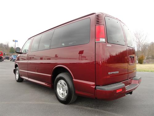 Chevrolet Express 2001 photo 2