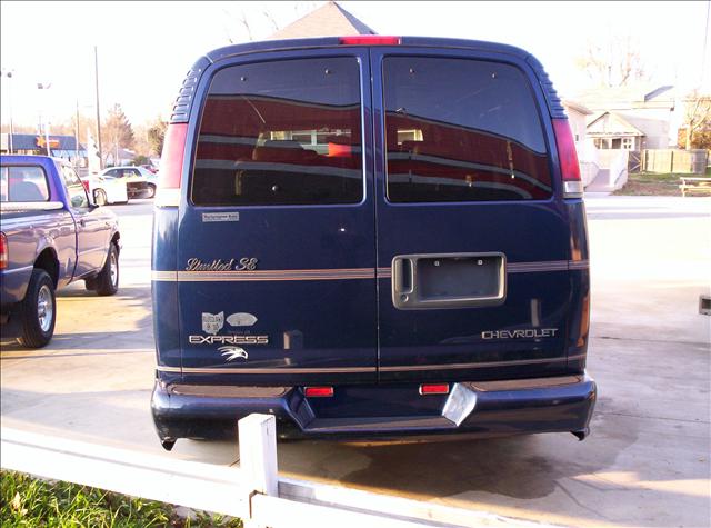 Chevrolet Express 2001 photo 1