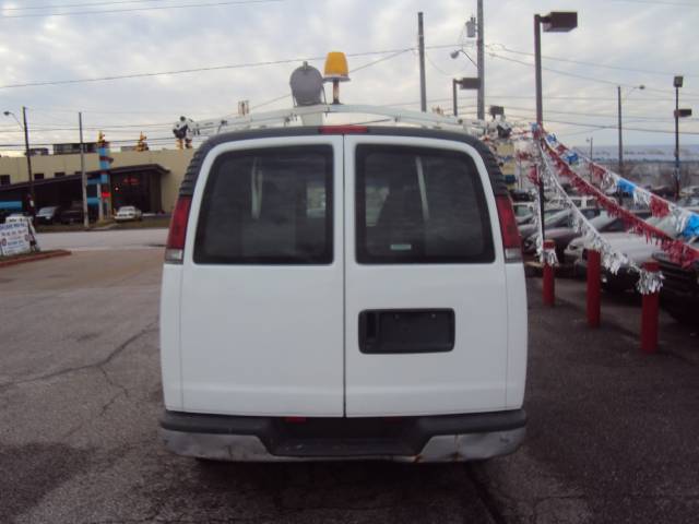 Chevrolet Express 2001 photo 2