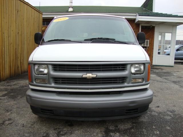 Chevrolet Express SE - Convertible Sharp Passenger Van