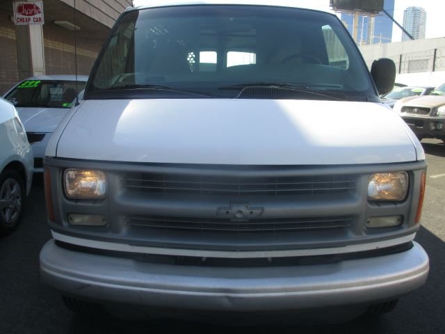 Chevrolet Express 2001 photo 6