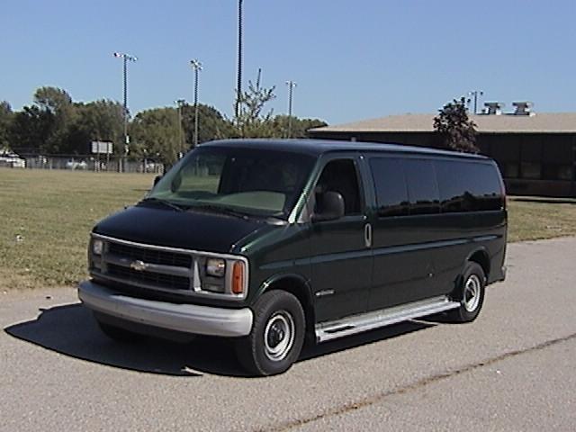 Chevrolet Express 2001 photo 1